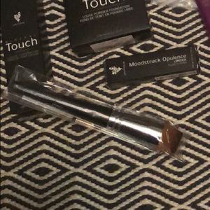 Younique NWT Liquid Foundation Brush